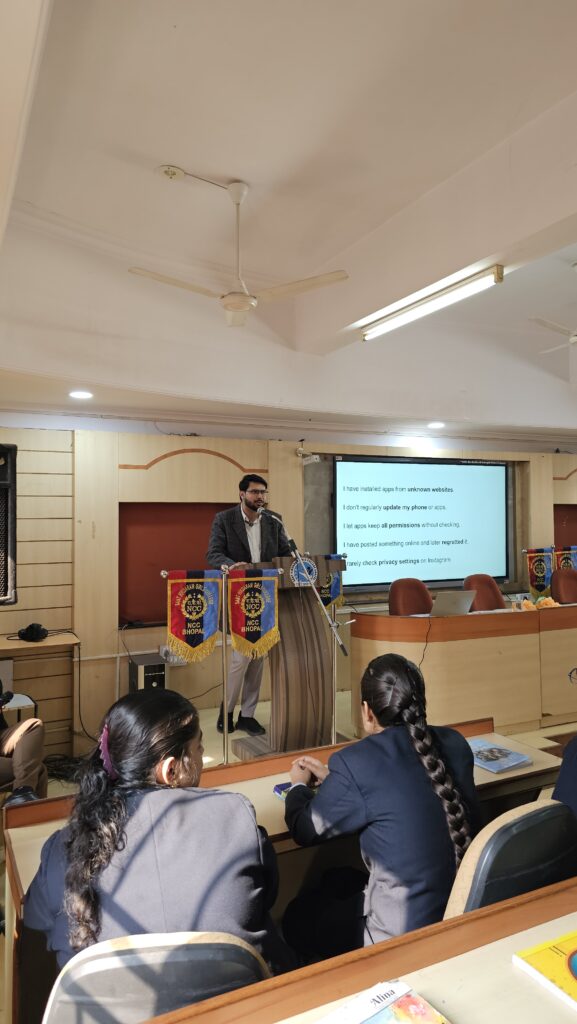 Shantanu Tarey guiding students on safe browsing and digital hygiene practices during seminar in Bhopal – CEO, The DigitalFlix Solutions Pvt. Ltd.