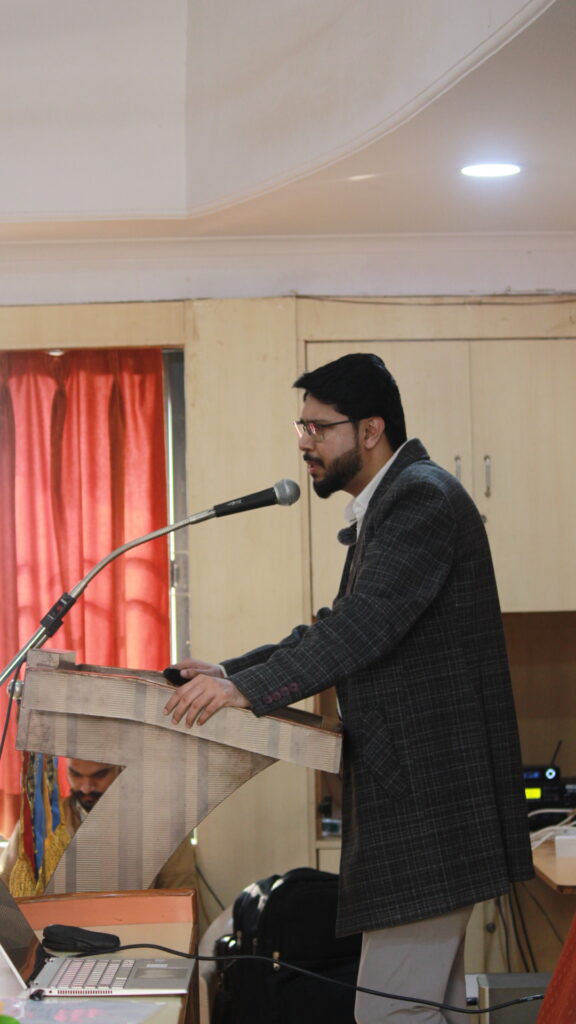 Shantanu Tarey concluding Digital Security Workshop with closing remarks on safe digital practices, AI awareness, and responsible online behavior.