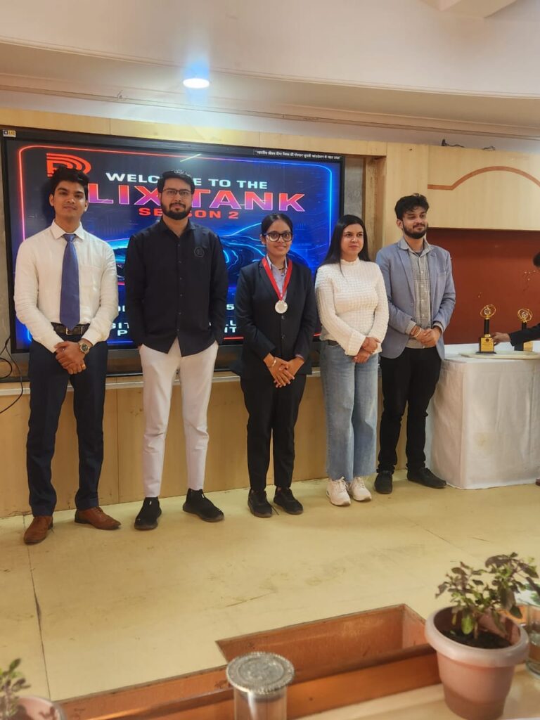 The DigitalFlix Founder Shantanu Tarey guiding contestants at The Flix Tank Season 2 on AI in Action, SEO optimization, brand positioning, digital funnels, online consumer behavior, and strategic content marketing as part of his mentorship role.