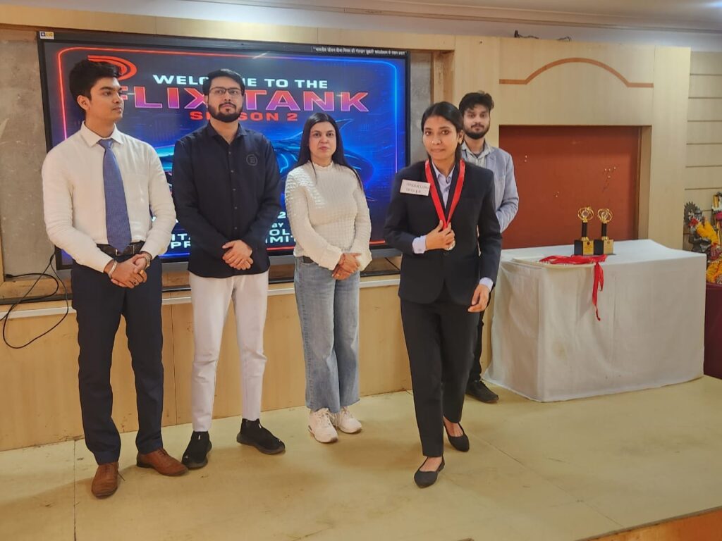 Felicitation of respected entrepreneur and educator Shantanu Tarey at The Flix Tank Season 2 for his contribution as chief judge, inspiring students to pursue careers in AI, digital marketing, SEO, SMM, automation, and business innovation through The DigitalFlix.