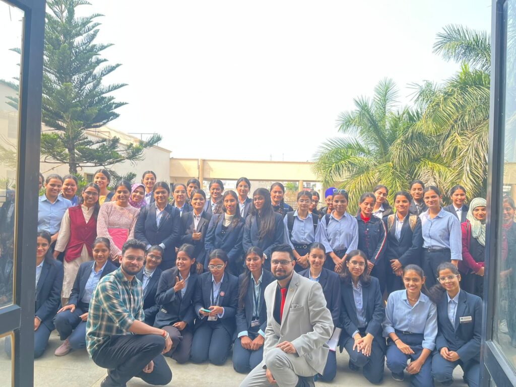 Shantanu Tarey, Best AI and Digital Marketing Trainer in Bhopal, distributing AI internship and apprenticeship certificates to students during the valedictory ceremony at Sant Hirdaram Girls College, organized in collaboration with The DigitalFlix AI Digital Marketing Institute